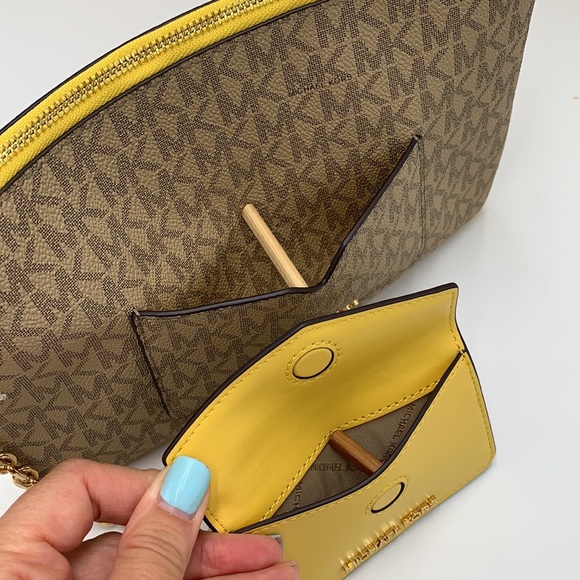 Michael Kors Jet Set LG 2 in 1 card case wristlet Wallet DAFFODIL SIGNATURE - Picture 6 of 16